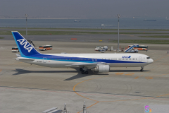 Haneda_Airplane_2007_047