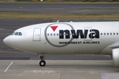 NaritaAirplane2007_40